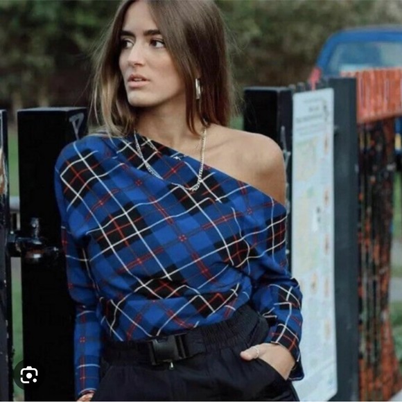 Zara woman asymmetric top- Medium - Picture 8 of 13